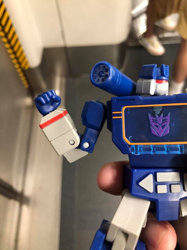 Transformers RED Soundwave In Hand Images  (8 of 9)